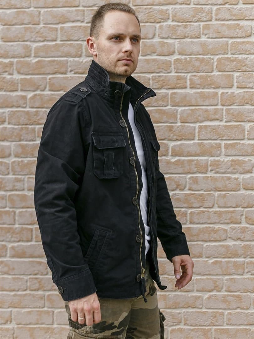   Commander black
